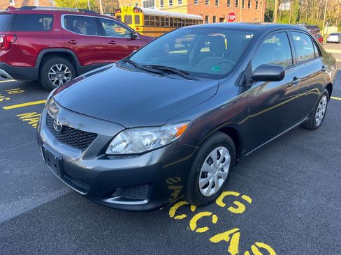 Used 2010 Toyota Corolla LE image 1