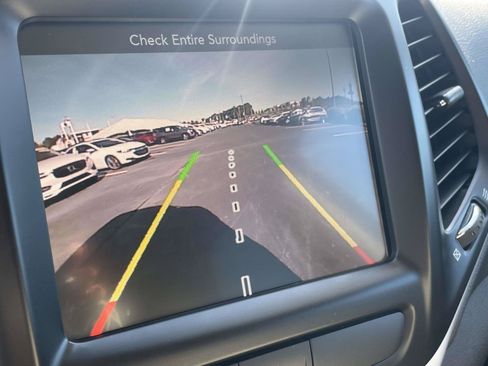 Used 2018 Jeep Cherokee Limited FWD image 28