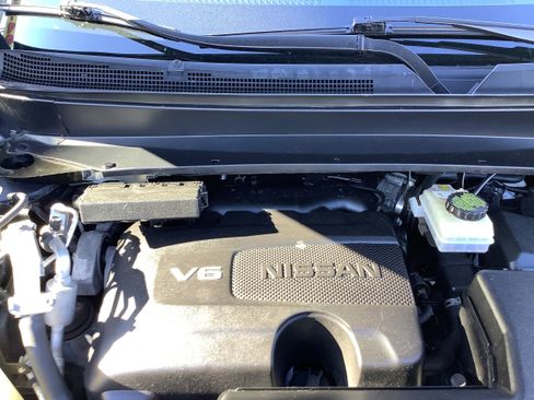 Used 2020 Nissan Pathfinder S image 9