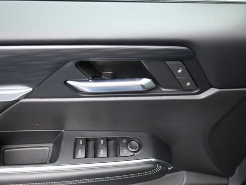 Used 2025 GMC Acadia Elevation image 11