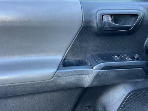 Used 2022 Toyota Tacoma SR image 11