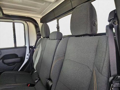 New 2025 Jeep Gladiator Sport image 15