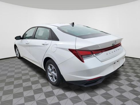 Used 2023 Hyundai Elantra SE image 3