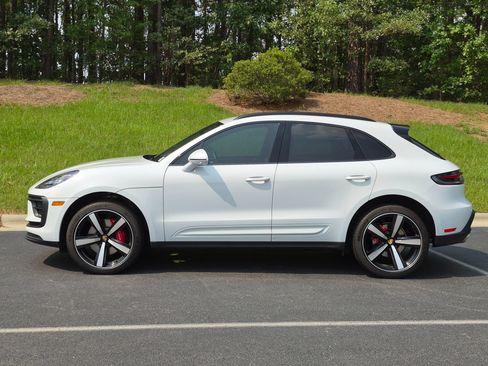 Certified 2025 Porsche Macan S AWD/4WD image 2