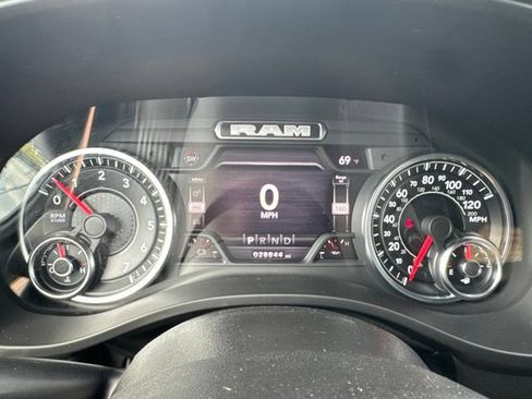 Used 2022 RAM 1500 Big Horn AWD/4WD image 16