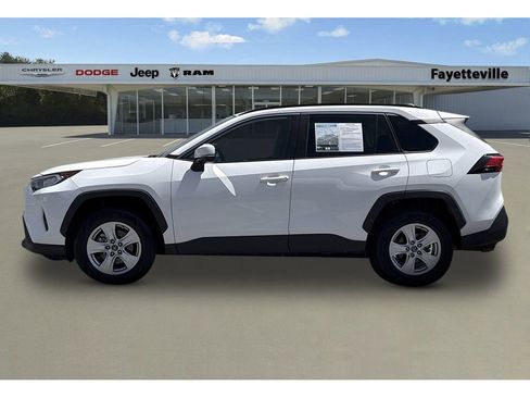 Used 2021 Toyota RAV4 XLE AWD/4WD image 6