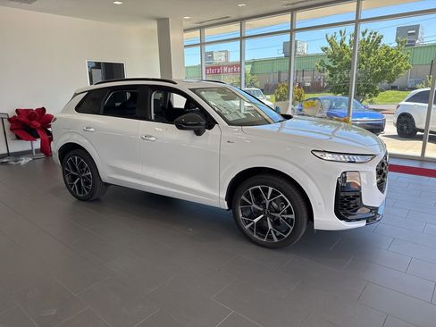 New 2026 Audi Q3 quattro 2.0T AWD/4WD image 1