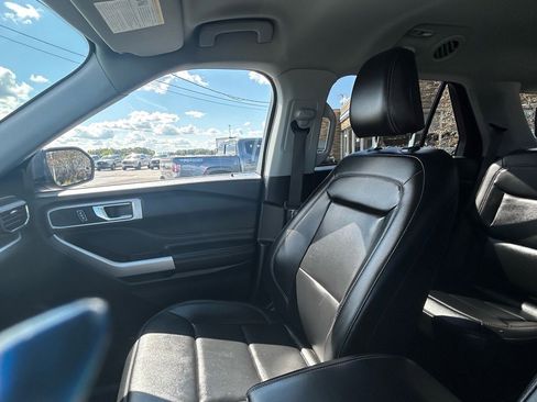 Used 2022 Ford Explorer XLT w/ Equipment Group 202A image 31