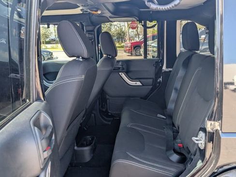 Used 2016 Jeep Wrangler Unlimited Rubicon w/ Connectivity Group image 8