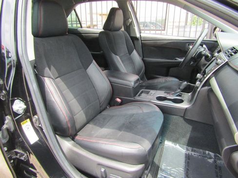 Used 2016 Toyota Camry XSE image 10