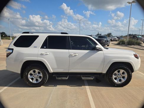 Used 2022 Toyota 4Runner SR5 Premium w/ Moonroof Package AWD/4WD image 3