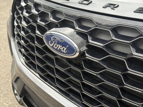 Certified 2025 Ford Explorer ST-Line AWD/4WD image 16
