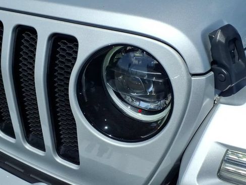 Used 2023 Jeep Wrangler Unlimited Sahara AWD/4WD image 9