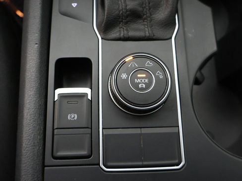 Used 2018 Volkswagen Atlas Launch Edition image 46