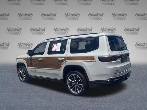 Used 2022 Jeep Wagoneer Series III w/ Premium Group I AWD/4WD image 7