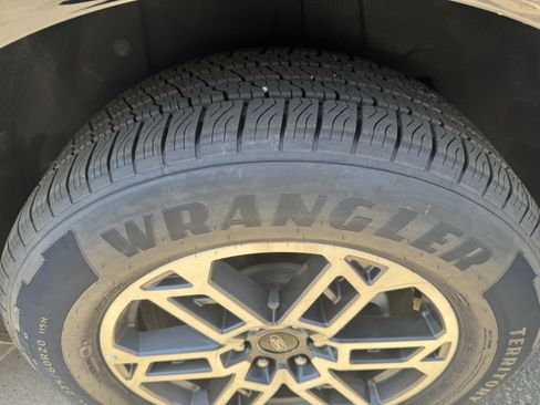 Certified 2025 Ford Expedition Max Active AWD/4WD image 10