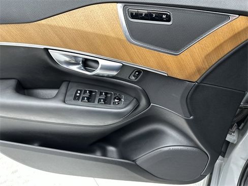 Certified 2025 Volvo XC90 B6 Plus w/ Protection Package Premier image 13