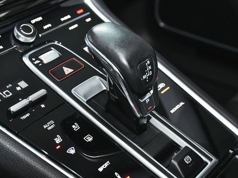 Used 2023 Porsche Panamera Platinum Edition image 40