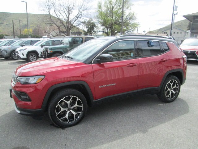 Used 2025 Jeep Compass Limited AWD/4WD image 3
