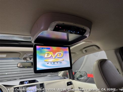 Used 2013 Toyota Sienna XLE image 23