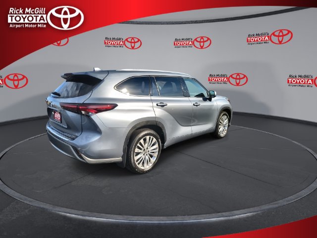Used 2024 Toyota Highlander Platinum AWD/4WD image 8