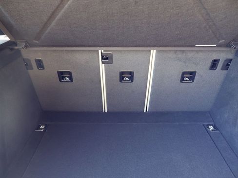 New 2026 Porsche Macan image 23