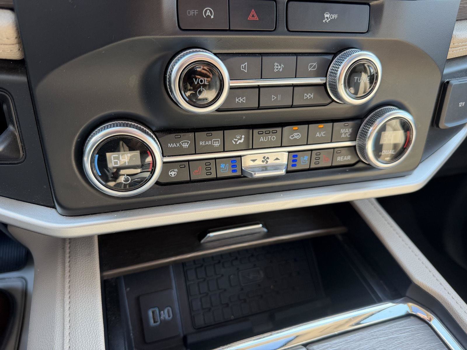 Used 2024 Ford Expedition Limited AWD/4WD image 17