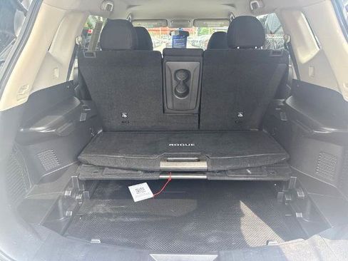Used 2017 Nissan Rogue SV FWD image 29