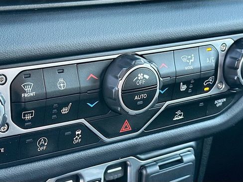 Used 2024 Jeep Wrangler Sahara image 19
