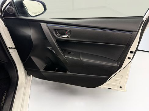 Used 2018 Toyota Corolla SE FWD image 33