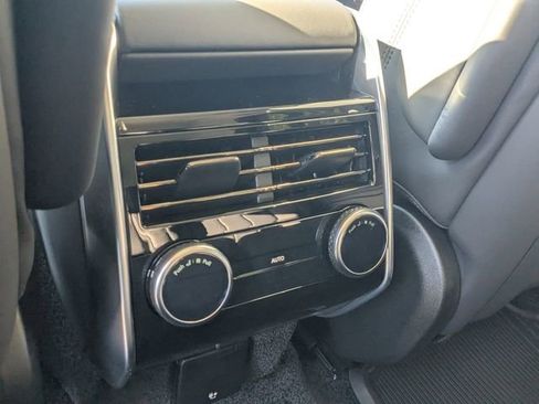 New 2026 Land Rover Range Rover Long Wheelbase SE image 13