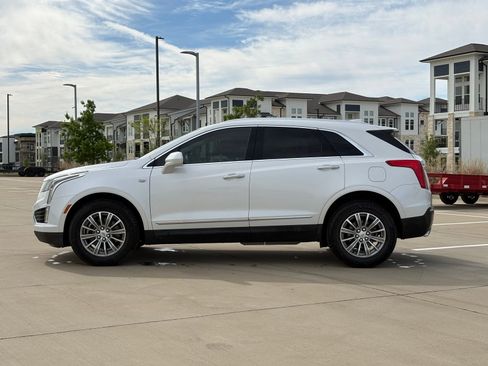 Used 2017 Cadillac XT5 Luxury w/ Driver Awareness Package image 4