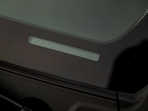 Used 2021 Lexus LX 570 4WD w/ Luxury Package image 35