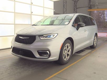 Used 2024 Chrysler Pacifica Limited