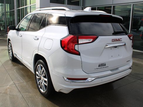 Used 2023 GMC Terrain Denali image 5