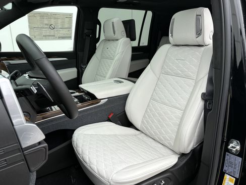 New 2026 Cadillac Escalade ESV Platinum Sport w/ LPO, ONYX Package AWD/4WD image 12