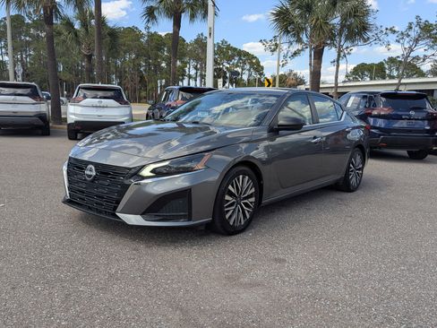 Certified 2024 Nissan Altima 2.5 SV FWD image 1