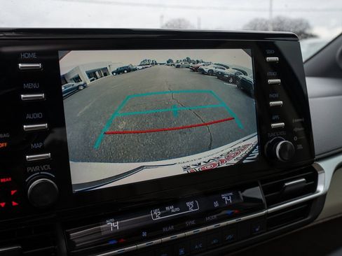 Used 2021 Toyota Sienna XLE image 17