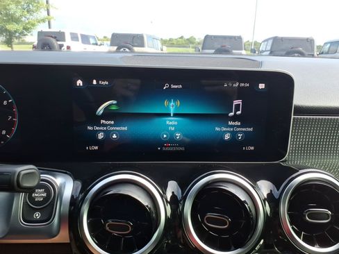 Used 2020 Mercedes-Benz GLB 250 4MATIC w/ Premium Package image 19