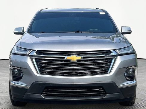 Used 2023 Chevrolet Traverse LT FWD image 2