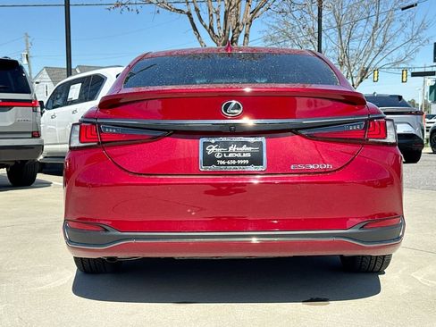 Used 2023 Lexus ES 300h F Sport image 8