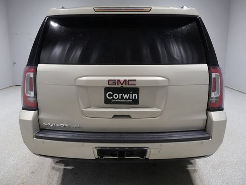 Used 2016 GMC Yukon XL SLT AWD/4WD image 3