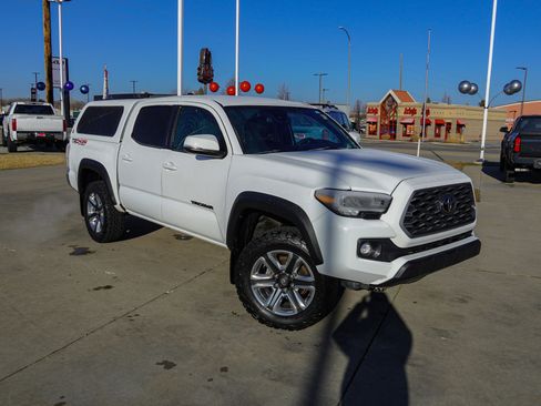 Certified 2023 Toyota Tacoma TRD Off-Road image 2
