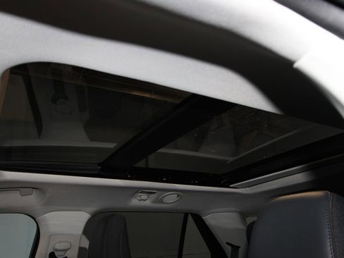 Used 2025 Ford Explorer Active w/ Active Comfort Package AWD/4WD image 18