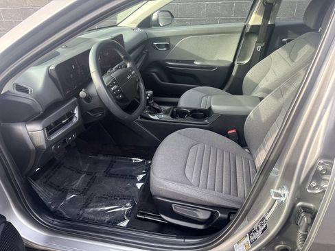 Used 2025 Kia K4 EX image 17