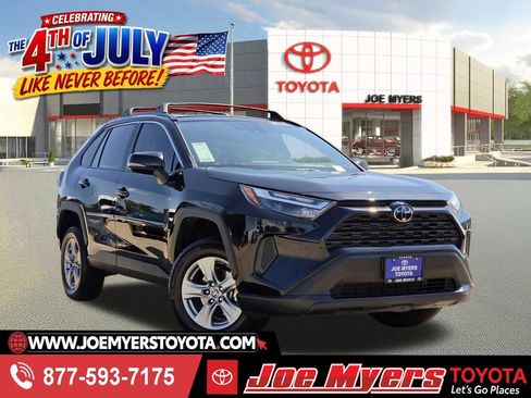 Used 2025 Toyota RAV4 XLE w/ Convenience Package FWD image 1