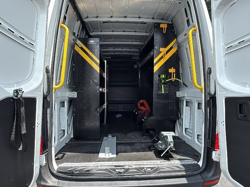 Used 2023 Mercedes-Benz Sprinter 2500 image 18