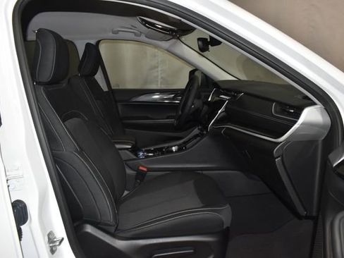 Certified 2023 Jeep Grand Cherokee Laredo image 29