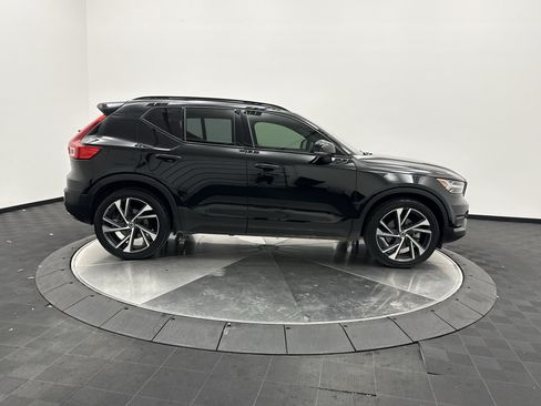 Used 2019 Volvo XC40 T5 R-Design AWD/4WD image 9