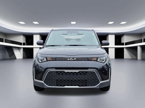Certified 2025 Kia Soul LX w/ LX Technology Package FWD image 8